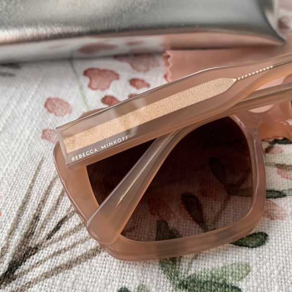 REBECCA MINKOFF SELMA Sunnys w/case - Picture 9 of 12